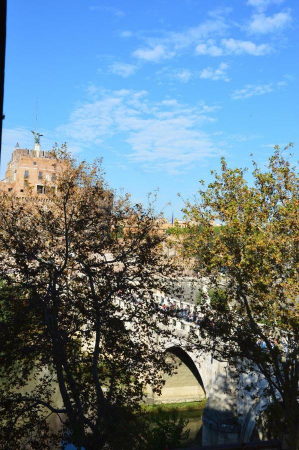 Una Finestra Su Castel Sant'Angelo Rome Extérieur photo