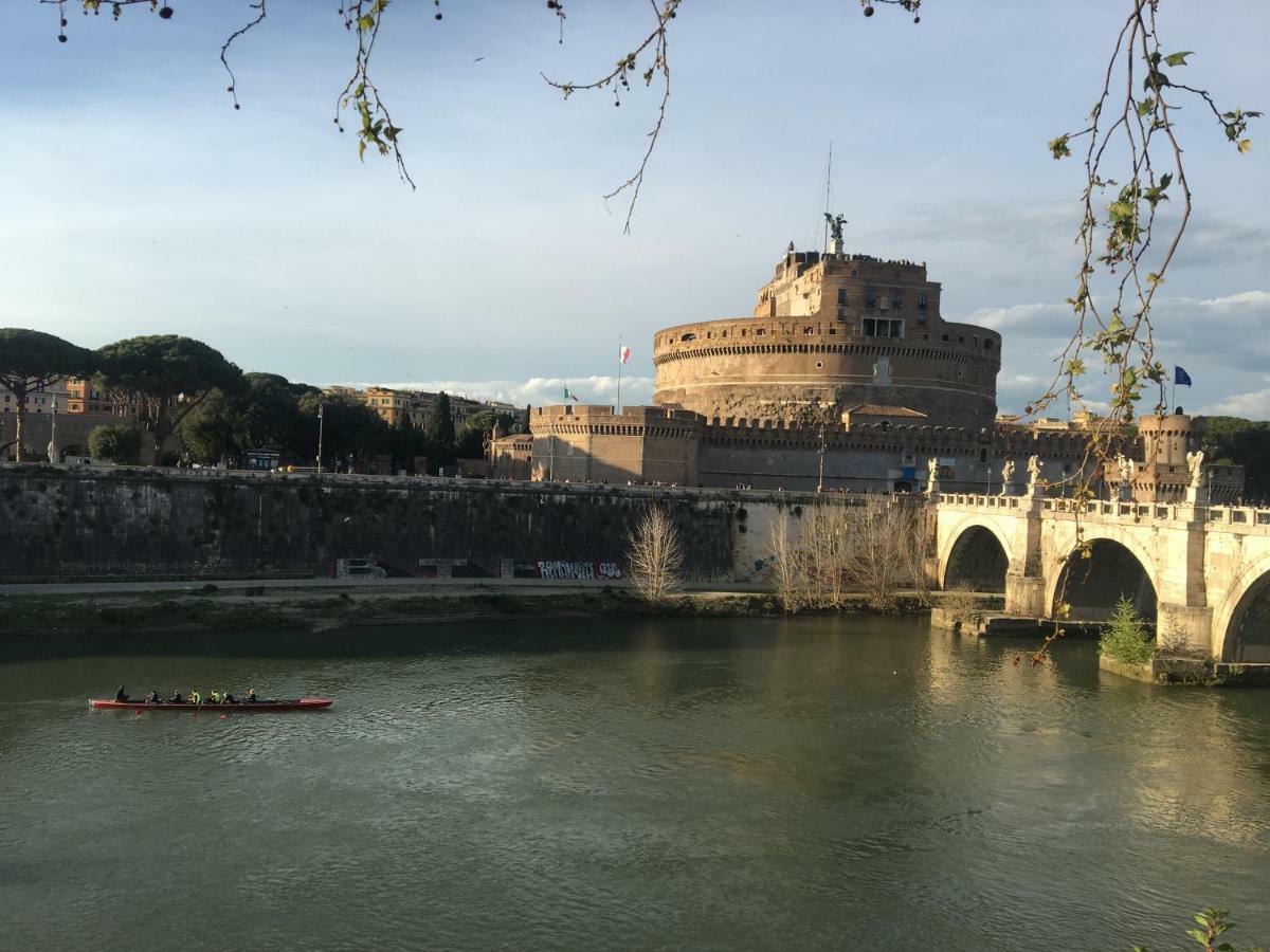 Una Finestra Su Castel Sant'Angelo Rome Extérieur photo