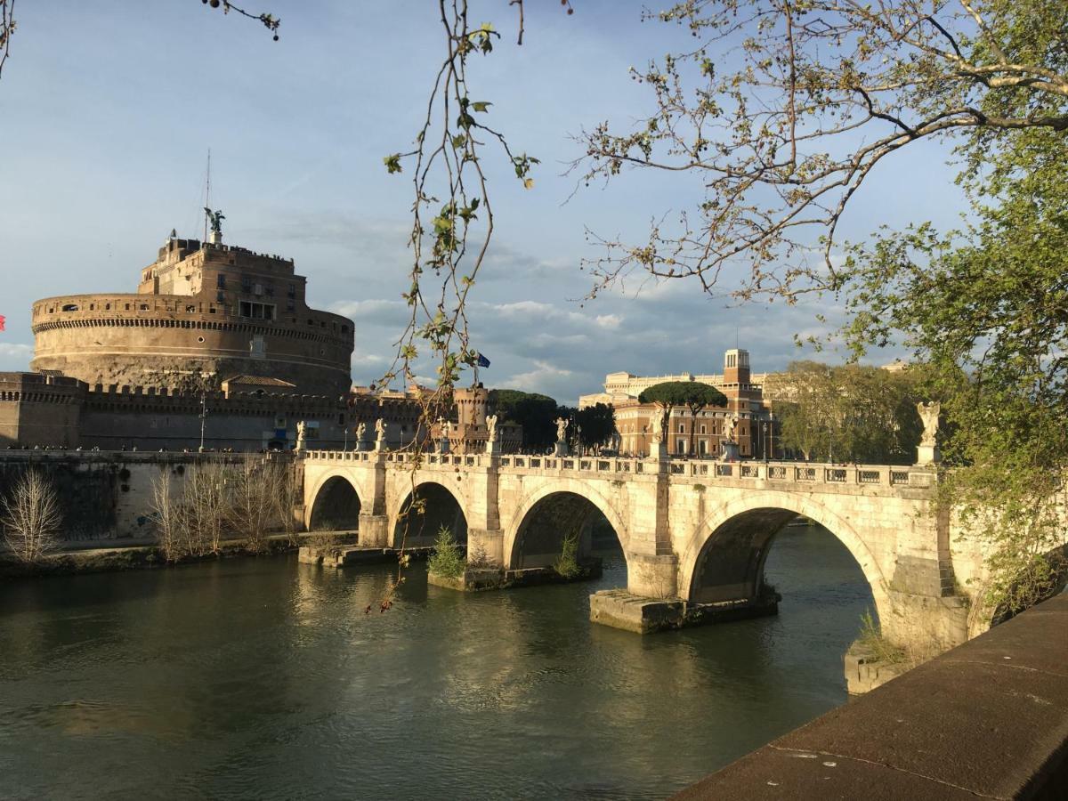 Una Finestra Su Castel Sant'Angelo Rome Extérieur photo